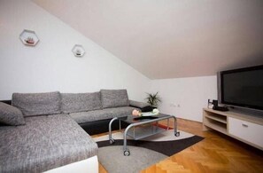 Apartment, Multiple Beds | Living area