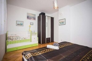 Apartment, Multiple Beds