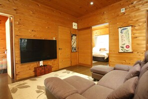 Living area - Hinoki Cabin Hakuba (Hakuba)