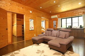 Living area - Hinoki Cabin Hakuba (Hakuba)