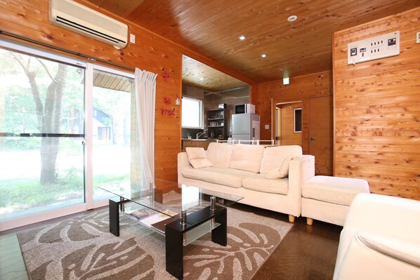 Stuga - 2 sovrum | Vardagsrum | Tv