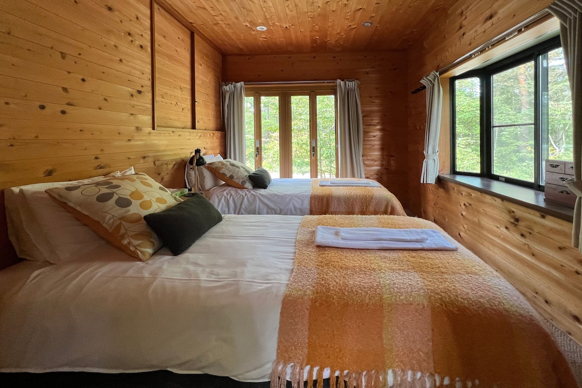 Family Cabin, 2 Bedrooms | 2 bedrooms, iron/ironing board, free WiFi, bed sheets