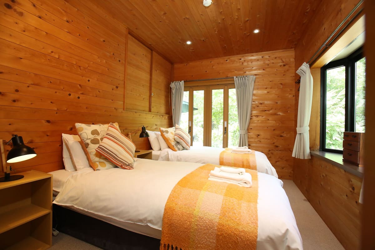 2 habitaciones, tabla de planchar con plancha y wifi gratis