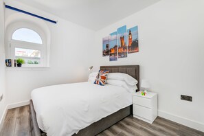 Premium Apartment, Multiple Beds | Iron/ironing board, free cots/infant beds, free WiFi, bed sheets - Notting Hill Residences (London)