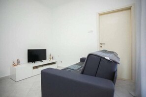 Appartement, 1 lit double et 1 canapé-lit | Coin séjour | Télévision