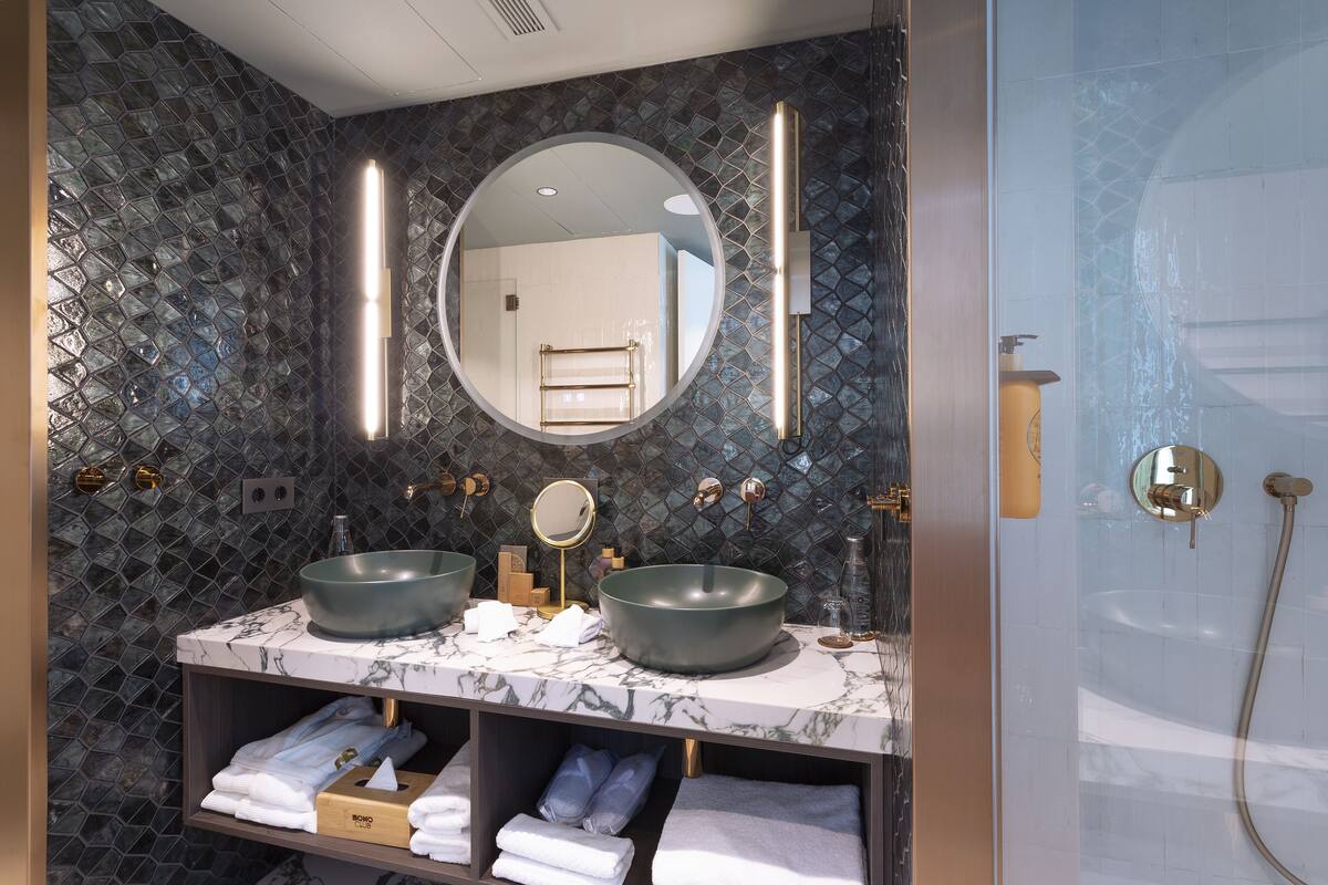 deluxe bungalow (the one) | bathroom | shower, designer toiletries, hair dryer, bathrobes