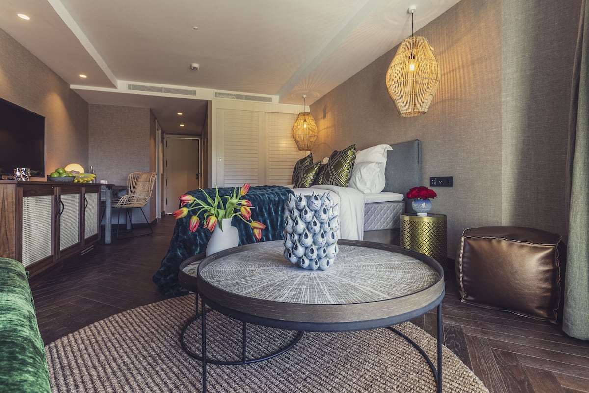 2 bedrooms, egyptian cotton sheets, premium bedding, pillow-top beds