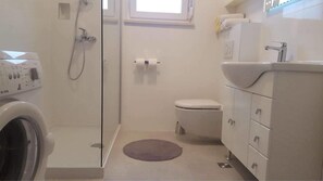 Apartment, Multiple Beds | Bathroom