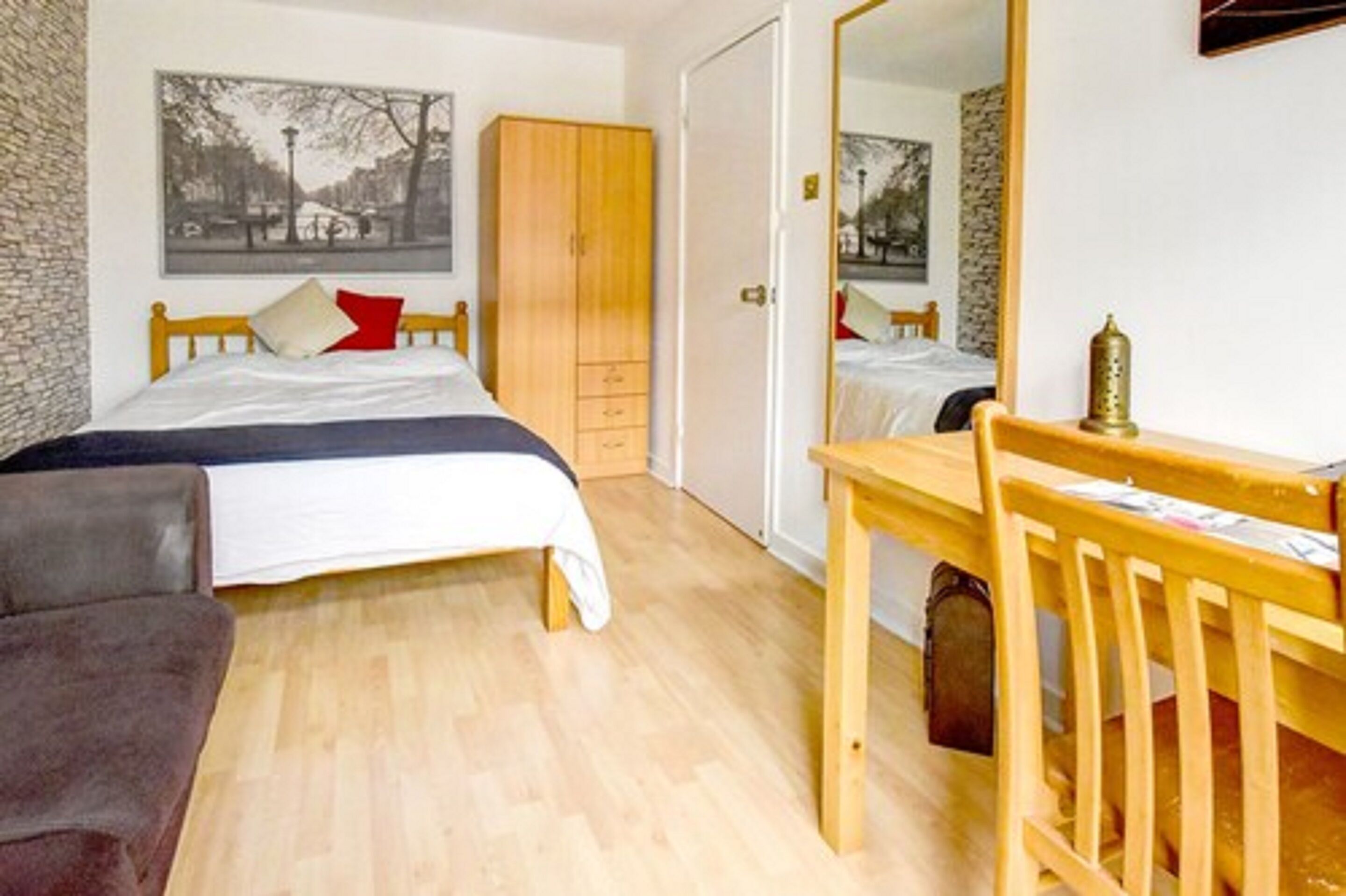 Photo - Tower Bridge Rainbow Suites