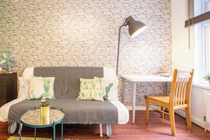 Deluxe Double Room, 1 Double Bed, Shared Bathroom | Iron/ironing board, free WiFi, bed sheets