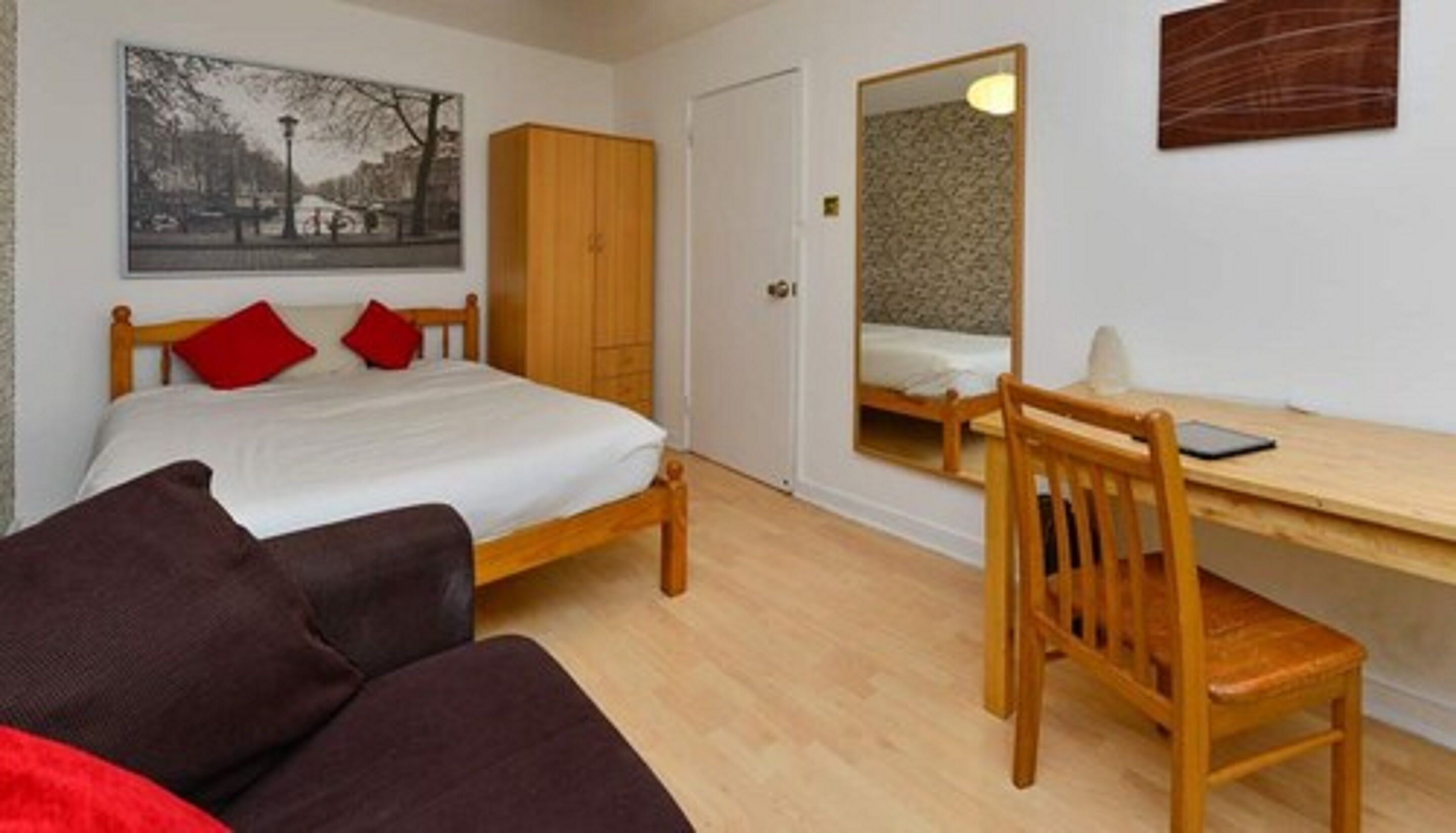 Photo - Tower Bridge Rainbow Suites