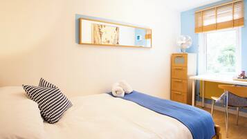 Design Double Room | Iron/ironing board, free WiFi, bed sheets