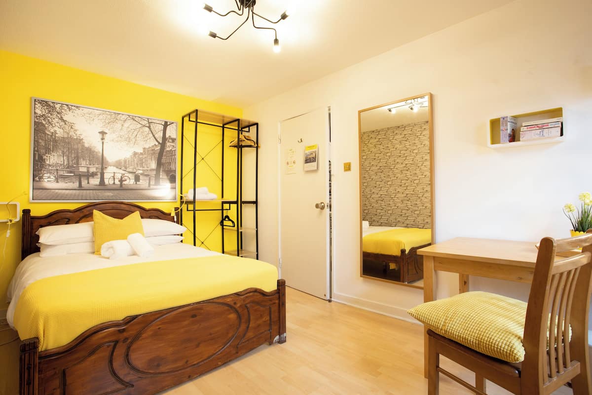 Comfort Double Room, 1 Double Bed, Shared Bathroom | Iron/ironing board, WiFi (free), bed sheets