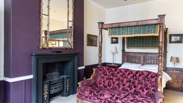 Four Poster with Roll Top Bath | Free WiFi, bed sheets