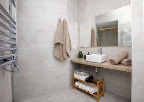 Douche, articles de toilette écologiques, sÚche-cheveux