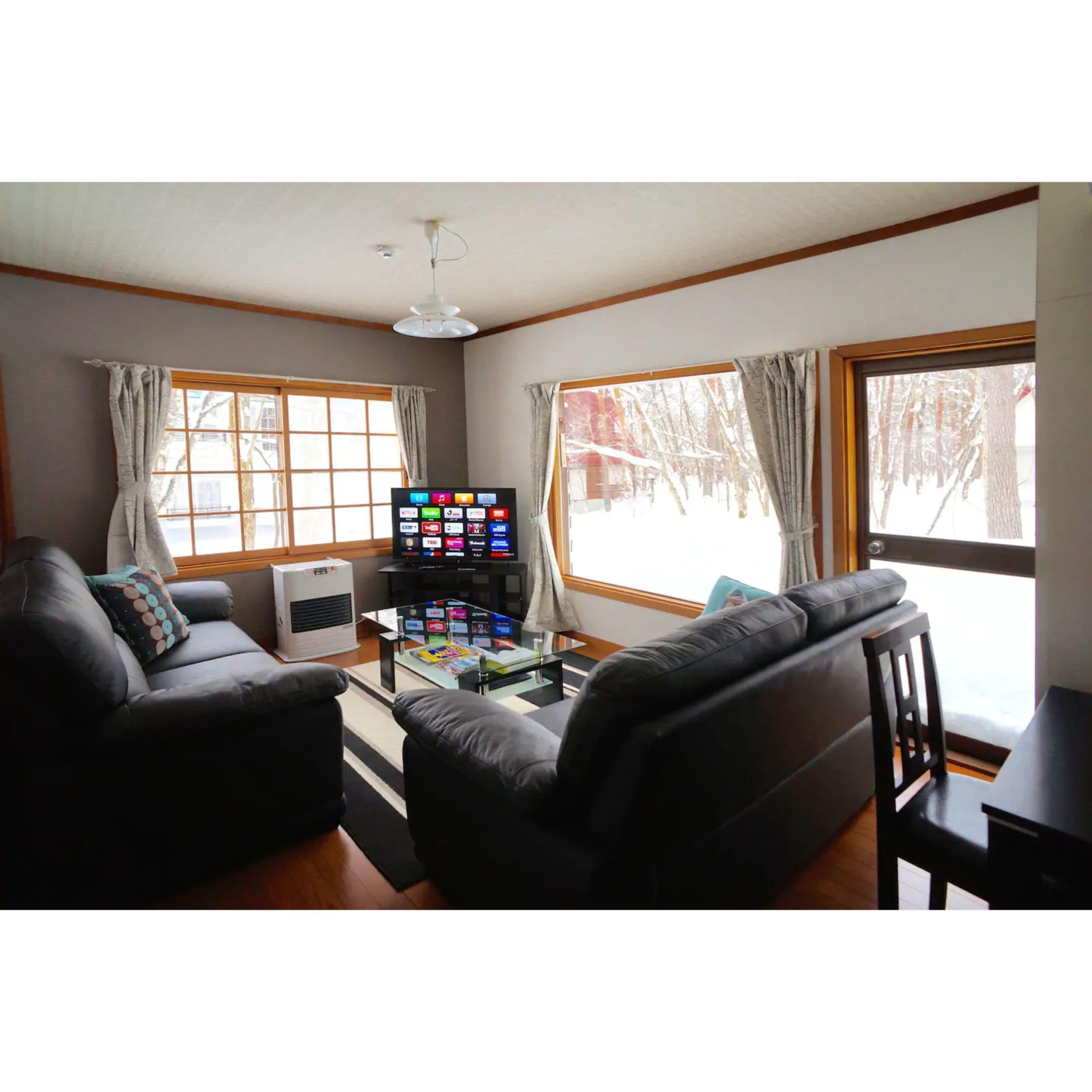 Maison Familiale, 3 chambres | Coin séjour | Télévision