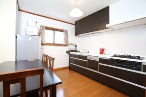 Family House, 3 Bedrooms | Private kitchen | Fridge, microwave, stovetop, coffee/tea maker - Alpen House Hakuba (Hakuba)