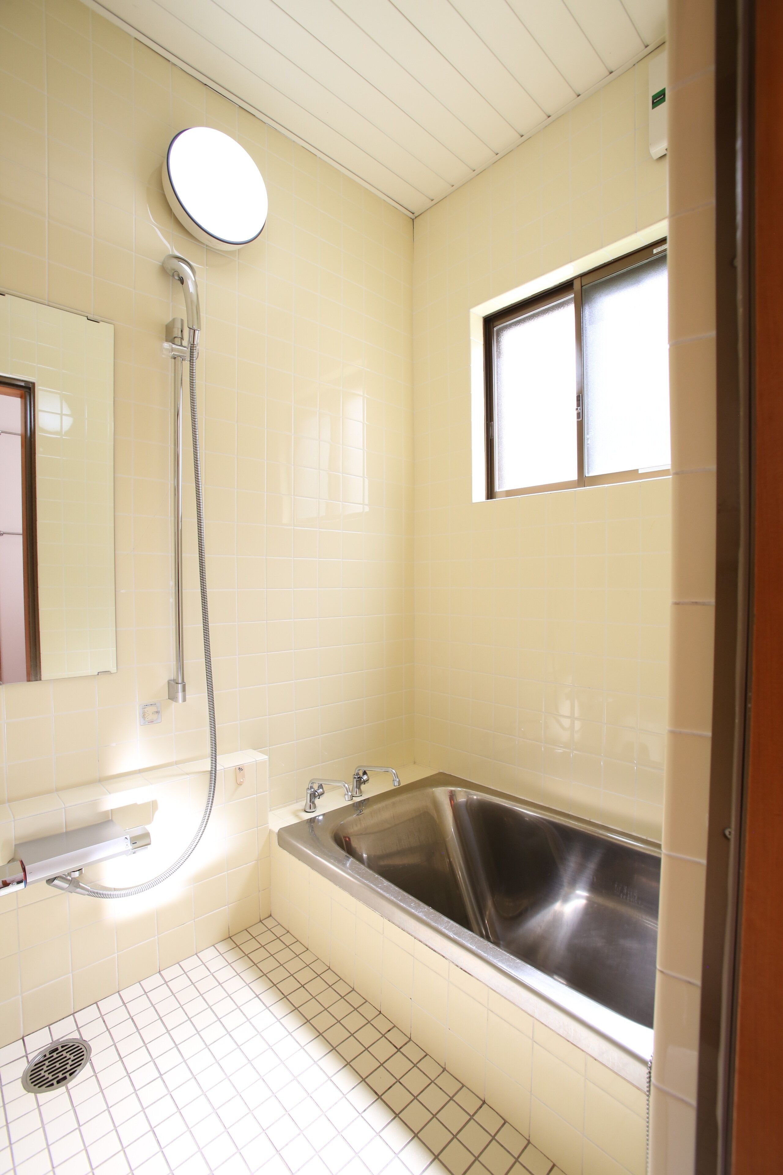 Family House, 3 Bedrooms | Bathroom | Separate tub and shower, deep soaking tub, free toiletries, hair dryer