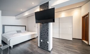 Royal-Suite (3 person) | Zimmersafe, Schreibtisch, laptopgeeigneter Arbeitsplatz