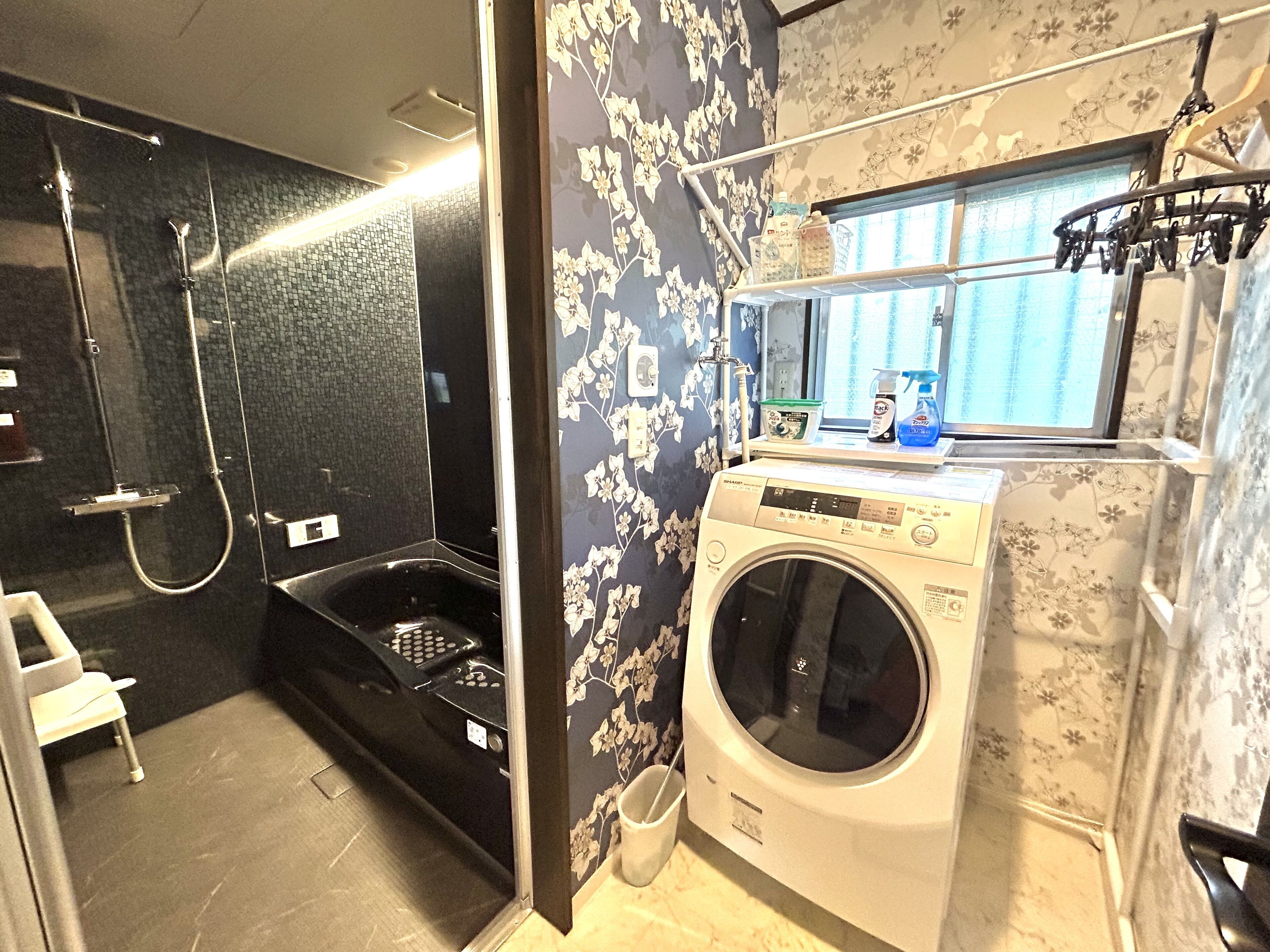 Family Cottage, 3 Bedrooms | Bathroom | Separate tub and shower, free toiletries, hair dryer, slippers