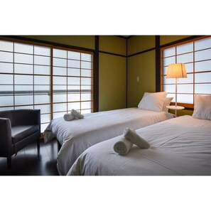 3 habitaciones, tabla de planchar con plancha y cunas gratuitas 