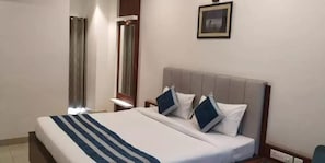 Escritorio, sistema de insonorización y camas plegables/adicionales