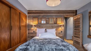 5 bedrooms, free WiFi, bed sheets - Luxury 5-Bedroom Apartment in Megève - Close to Slopes, Balcony, WiFi, Sleeps 9 (Megève)