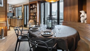 Dining - Luxury 5-Bedroom Apartment in Megève - Close to Slopes, Balcony, WiFi, Sleeps 9 (Megève)