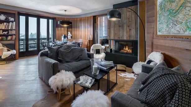 TV, fireplace - Luxury 5-Bedroom Apartment in Megève - Close to Slopes, Balcony, WiFi, Sleeps 9 (Megève)