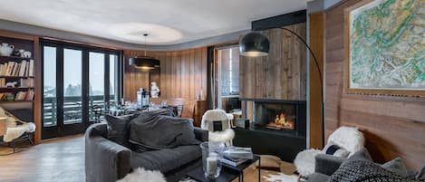 TV, fireplace
