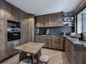 Kühlschrank, Mikrowelle, Geschirrspüler
