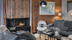 TV, fireplace - Luxury 5-Bedroom Apartment in Megève - Close to Slopes, Balcony, WiFi, Sleeps 9 (Megève)