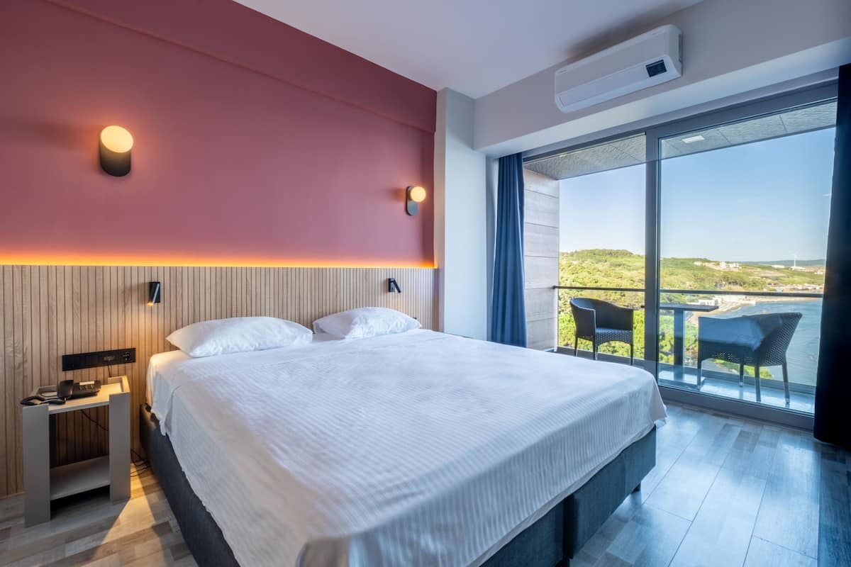Family Room, Sea View | Minibar, in-room safe, desk, soundproofing