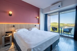 家庭房, 海景 | 迷你吧、客房内保险箱、办公桌、隔音