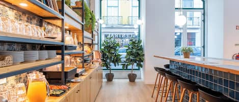 Daily buffet breakfast (EUR 8.5 per person)