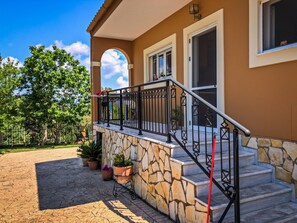 Property entrance - Hidden gem in nature reserve on the beach (Corfu)