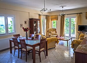 Ferienhaus, 4 Schlafzimmer | Wohnbereich | Flachbildfernseher