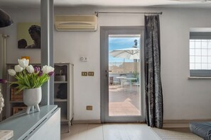 Interior - British Embassy Terrace Apartment (Rome)