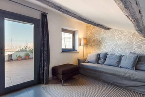 TV - British Embassy Terrace Apartment (Rome)