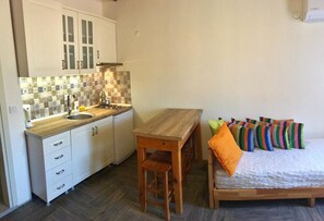 Suite, 1 Bedroom | Living room | 32-inch LCD TV with satellite channels, TV - Tas Suite Konukevi (Gökçeada)