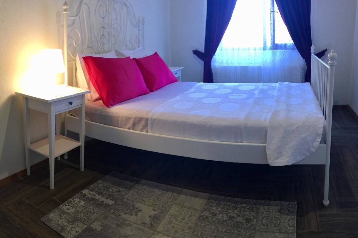 Suite, 1 kamar tidur | Meja kerja, Wi-Fi gratis, dan seprai linen