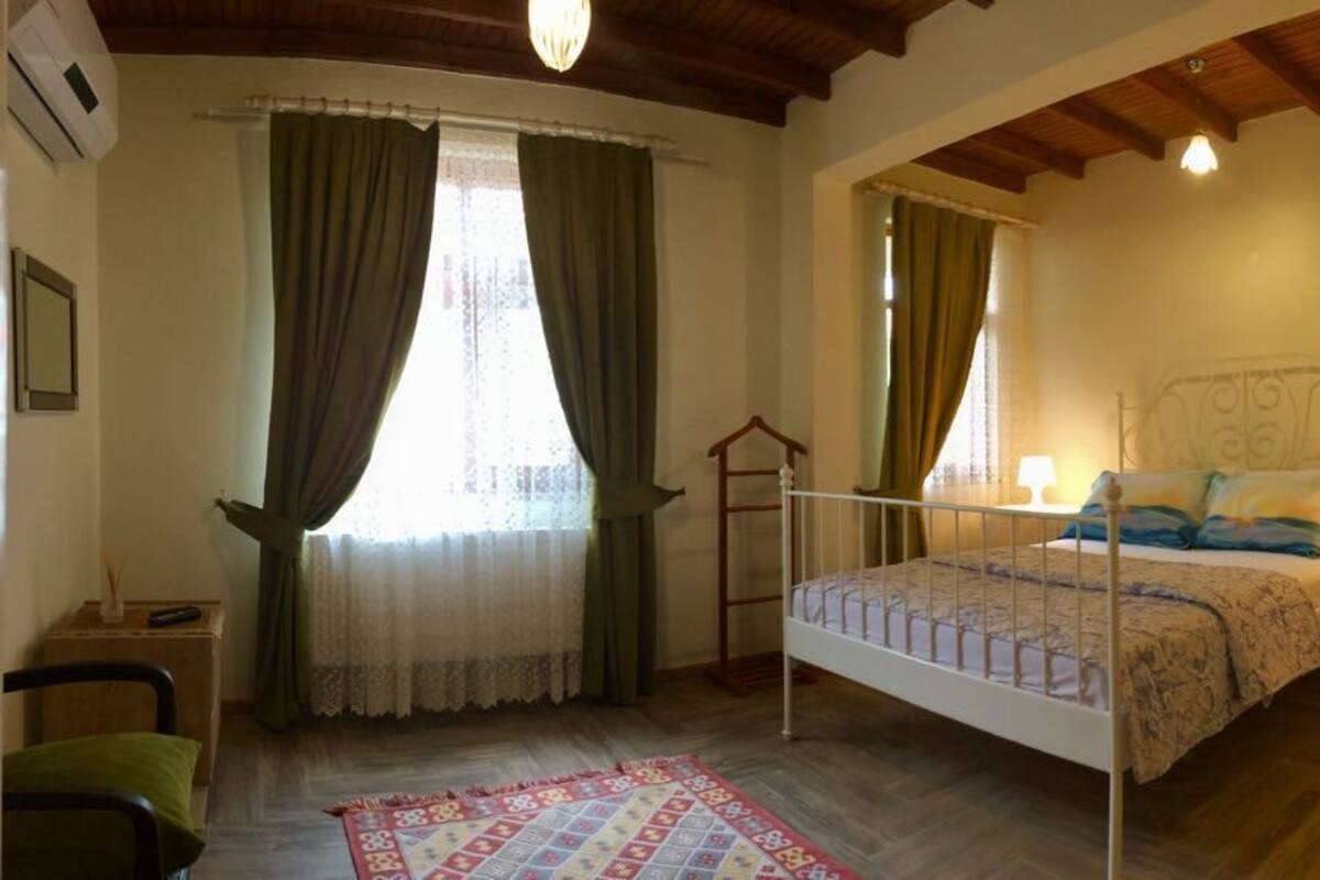 Studio, Garden View | Desk, free WiFi, bed sheets