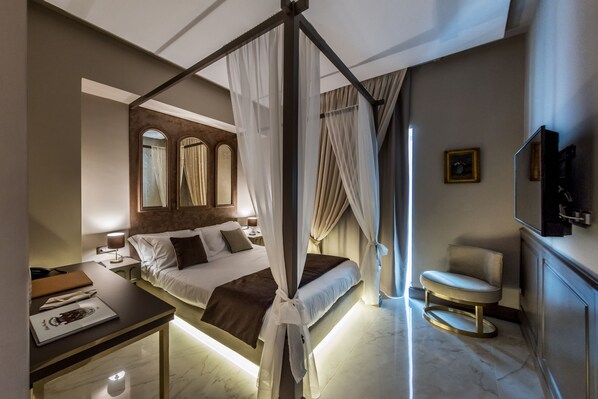 Classic Room | 1 bedroom, premium bedding, down comforters, minibar - Relais San Severo (Naples)