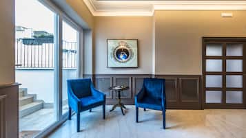 Coin salon dans le hall