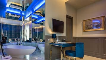Deluxe Room, Bathtub | Room amenity