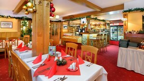 Free daily buffet breakfast - Špindlerova bouda (Spindleruv Mlyn)