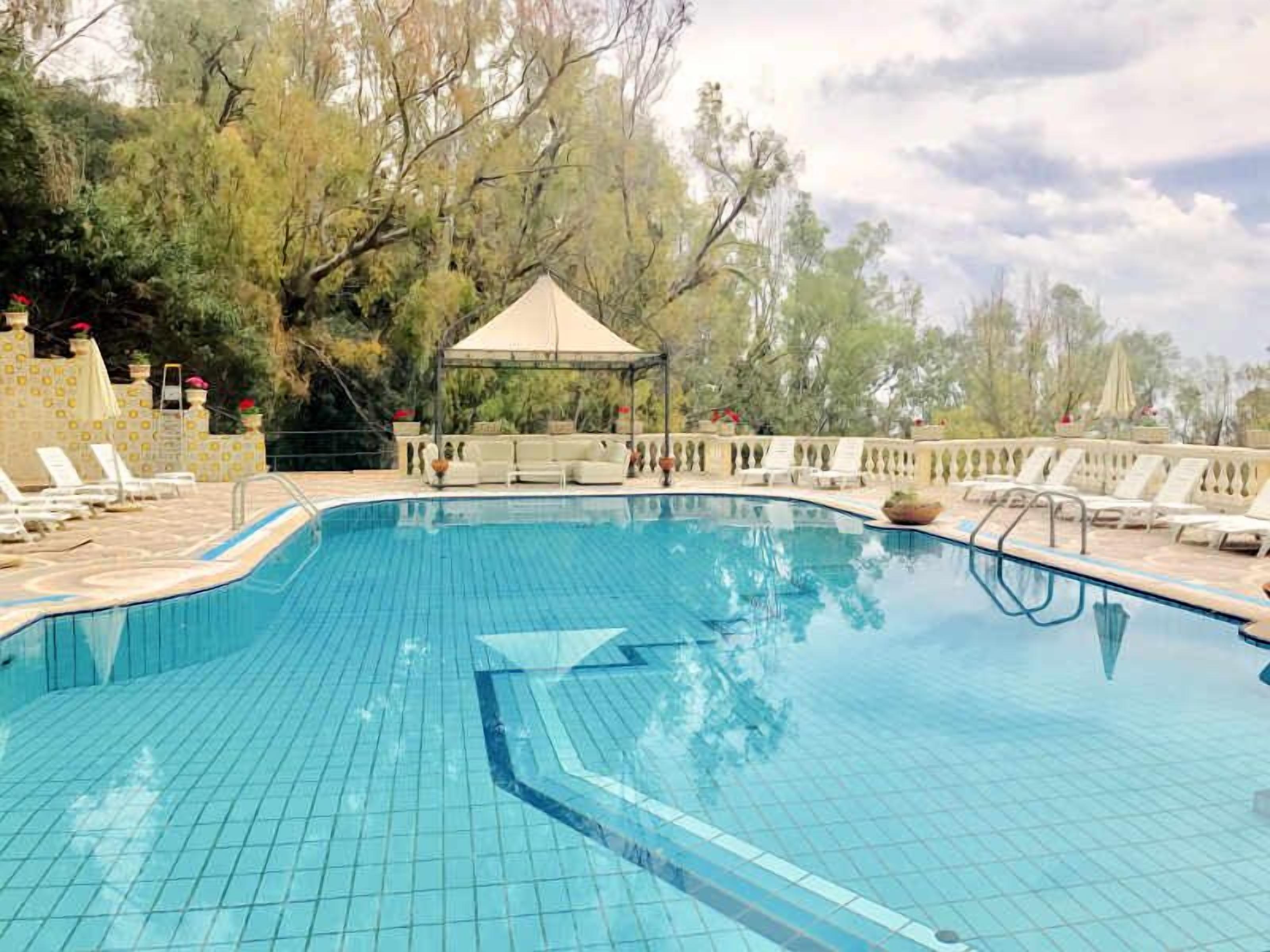 Außenpool (je nach Saison geöffnet)