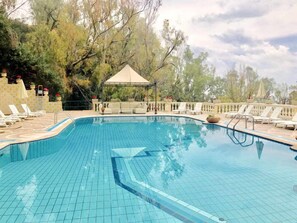 Piscine extérieure (ouverte en saison)