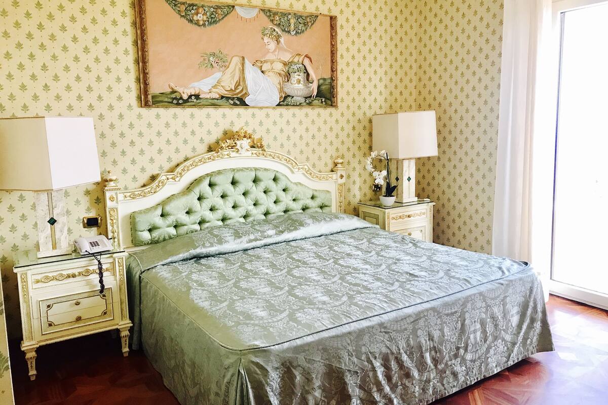 Classic Room, 1 Double Bed, Sea View | 1 bedroom, minibar, soundproofing, WiFi (free)