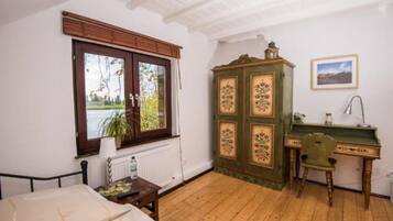 أسرّة قابلة للطي وواي فاي مجانًا وملاءات أسرّة